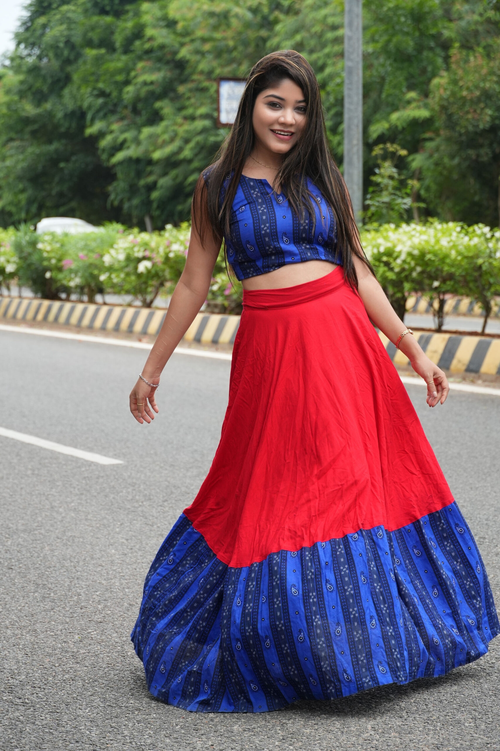 Women's Sambalpuri Design Red and Blue Sleeveless Lehenga Choli - Image 3